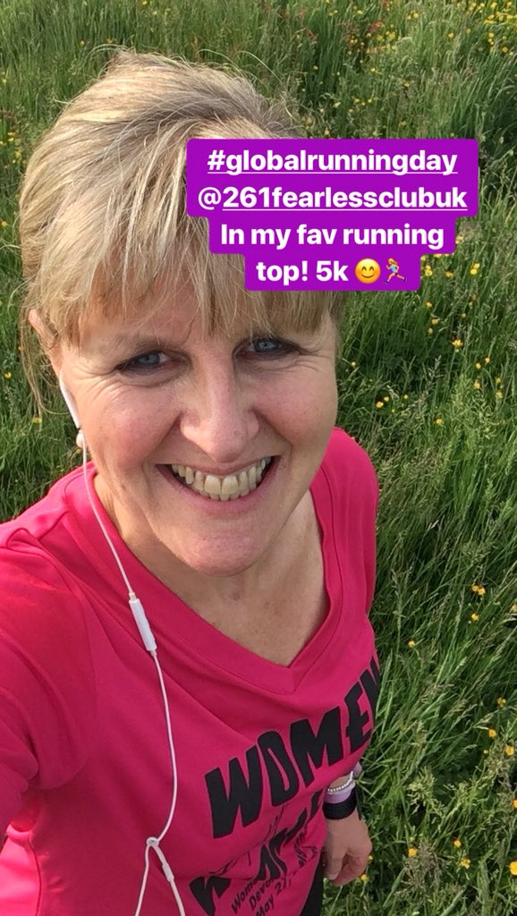 Healthyhappy50's tweet photo. @261Fearless @runningday Ooh I squeezed into yesterday’s #globalrunningday2018 last night! 5km joyful in the buttercups & a #2minutelitterpick. Wearing my international team top! 😊🏃♀️ #261Fearless @261ClubUK #plogging https://t.co/kLYxBIqNkG