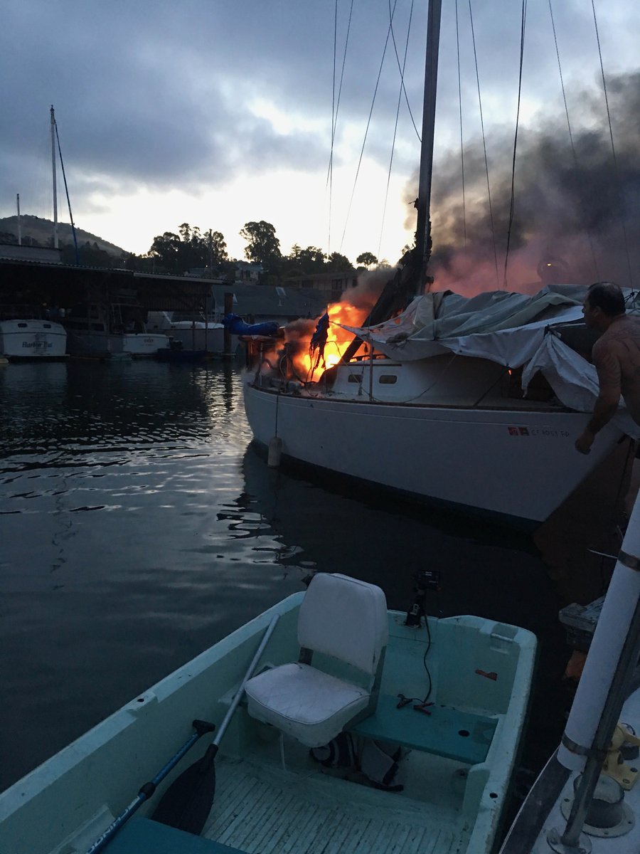 This beautiful dog was rescued from a burning boat this morning and reunited with his human. Officer Ruggles commandeered a row boat and paddled out to the burning boat to save the dog. #RescueMission #K9 #Mustlovedogs 🐾🐕💙