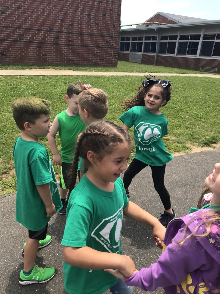 MsScarnati's tweet photo. These Kindercuties love to break it down!!! #DjFun #FieldDay2018 💚👏🏻🕶💃🏼🎤🎼 @CatenaColts https://t.co/SrDW4TUOG3