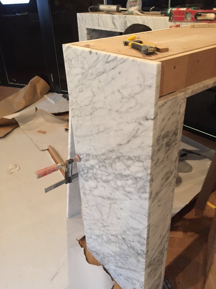dbstones_be's tweet photo. Habillage d’une table avec #marbre #Bianco #Carrare #mint&amp;basil #dbstones.be https://t.co/7nO8Vj4n5q