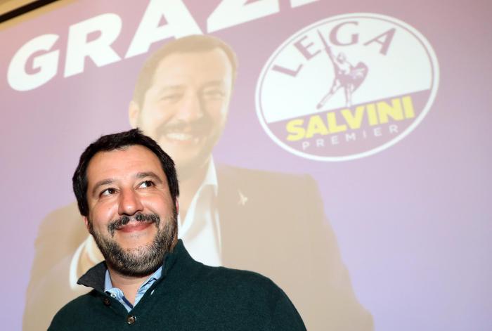 TgLa7's tweet photo. #Governo @matteosalvinimi : sono favorevole a reintrodurre il servizio militare https://t.co/qZDoshJmqI