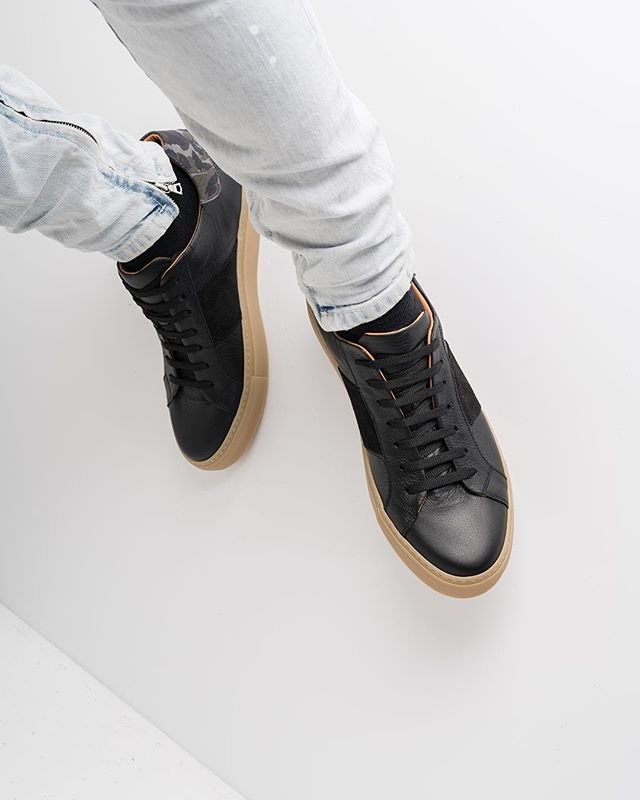 altr_footwear's tweet photo. its contemporary direction and attention to detail makes for a new and exclusive experience in men’s luxury footwear
.
.
#handcrafted #luxurystyle #mensfootwear #customkicks #kicksfeed #sneakerhead #sneakernews #hype #londonstyle #custom #gqmagazine #gq #mensstyle #menwithstyle https://t.co/6OpGyrBNTc