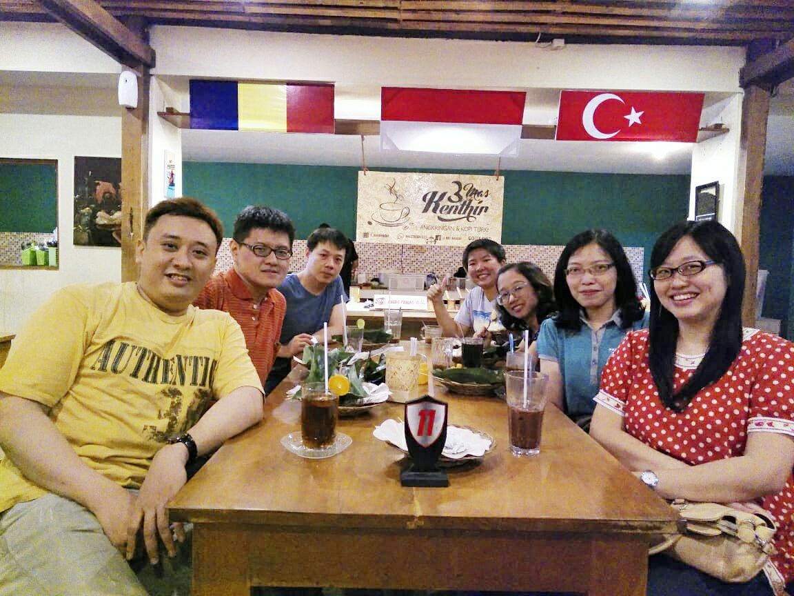 IndraPurnomo's tweet photo. ProKK Community @3_maskenthir #solocity #centraljava #indonesia #southeastasia #wedangan #wedangansolo #turkishcoffee #coffeeshop #culinary #culinarylover #ProKKCommunity #kalamkudussolo #gkkksolo #community #smallgroup #dinner #togetherness #livelovelaugh #photograph https://t.co/3g4mFoetWQ