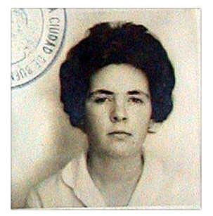 abuelasdifusion's tweet photo. Alicia Chuburu y Horacio Paz militaban en el PRT-ERP. Ella fue secuestrada el 15 de mayo de 1977 en el trayecto de Castelar a Olivos, a 15 días de su fecha probable de parto. La joven y el/la niño/a que debió nacer en cautiverio hace 41 años siguen desaparecidos. Aún los buscamos https://t.co/wG1ktK9Lsh