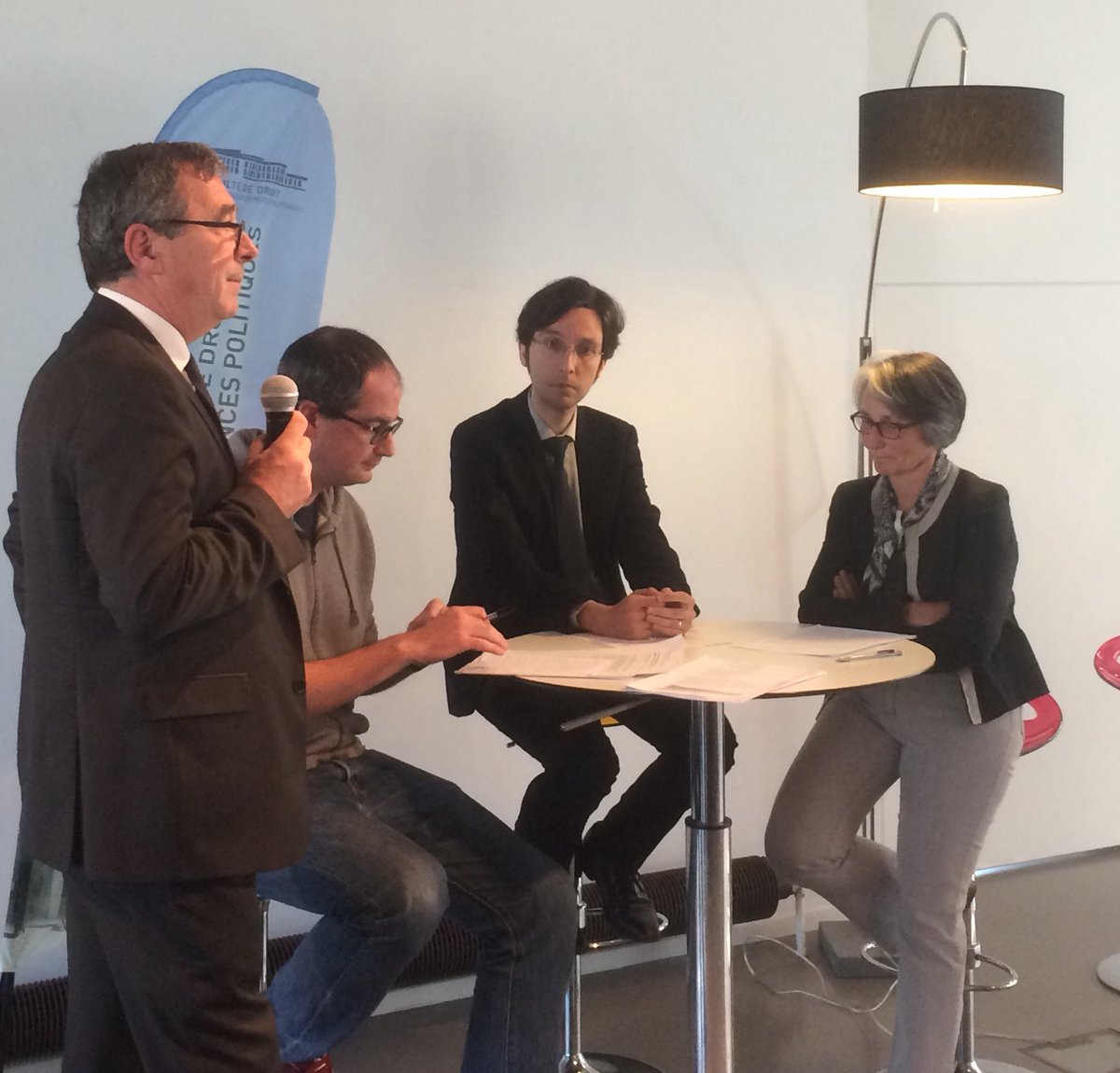 barreaunantes's tweet photo. Des liens plus forts entre @FacDroitScPoNte et @barreaunantes 1/ Table ronde : Projet de loi de programmation pour la justice #loiprogrammationjustice : regards croisés universitaires/avocats. https://t.co/9qZG172RdC