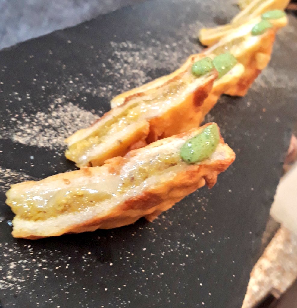 Marco_K18's tweet photo. #CittamaniSummerParty
Un tuffo nell'#India #milanese
con un bread #pakora #fuson (patate, taleggio, salsa mango e menta)
@cittamanimilano
#cibo #food #indiano https://t.co/XVfgbQ0qO5