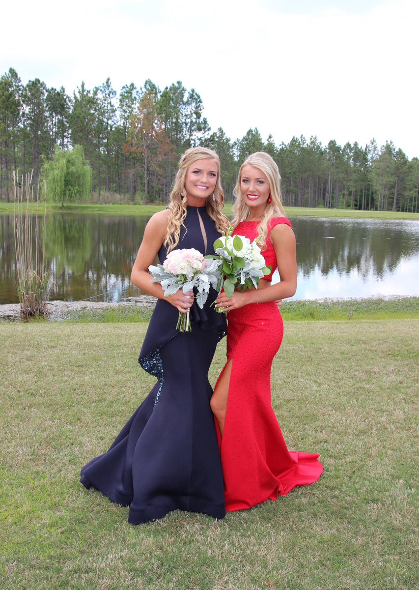 maggieponder1's tweet photo. happyyyy 17th birthday to my forever friend!!! gracie you have one of the biggest heart &amp; you make my life much more fun just by being in it!!! i hope your day is everything you’ve wished for &amp; more, i wouldn’t trade our mems for the world!!! iloveyouf&amp;a #kittie #mytwin #frayfray https://t.co/uGG0RVxEAS