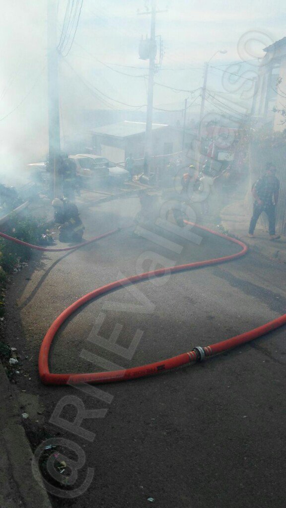 RNEValparaiso's tweet photo. AMPLIA #viña Se quemó casa de material ligero sin peligro de propagación. Se bajan puntos calientes @biobio @reddeemergencia https://t.co/z2SNrToVtO