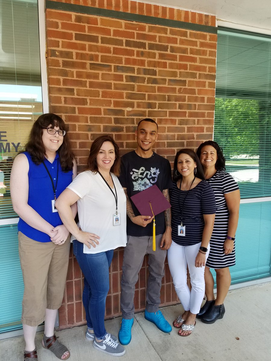 ZRichards84's tweet photo. Congrats Wesley! Another @SCORE__Academy 2018 graduate!  @VPSCOREAcademy https://t.co/50GoeWrfSw