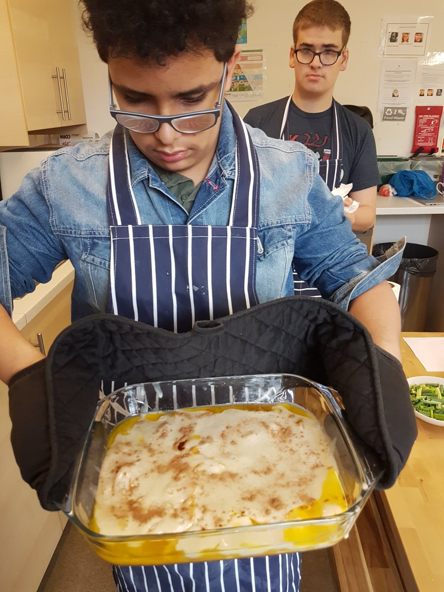 Mayuri_Tokekar's tweet photo. These young men at our 6th form centre continue to show high level of commitment and enthusiasm to running a weekly cafe service #functionalskills #doingbeingbecoming #motivationledactivities @HolmewoodSchool https://t.co/RwFdQMbPp0