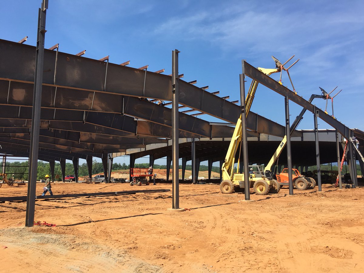 KimKingReports's tweet photo. 500 construction workers going 24/7 at @tryon2018 @EquestrianGames. It’s s race to the finish. Games are 3 months away! Sept 11,2018. @TryonResort #workingatnight #Tryon #WEG #WorldEquestrianGames https://t.co/NqKGCZo57C