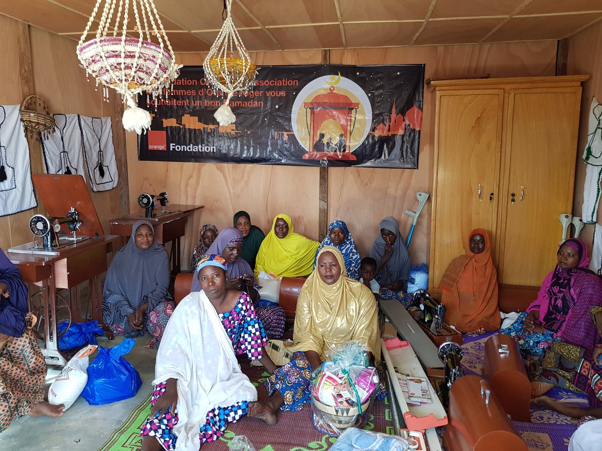 InoussaARIMA1's tweet photo. Cérémonie de remise par la Fondation Orange Niger de machines à coudre et d'équipements de couture aux femmes handicapées de Boukoki. https://t.co/PE9UZ4Jeu4