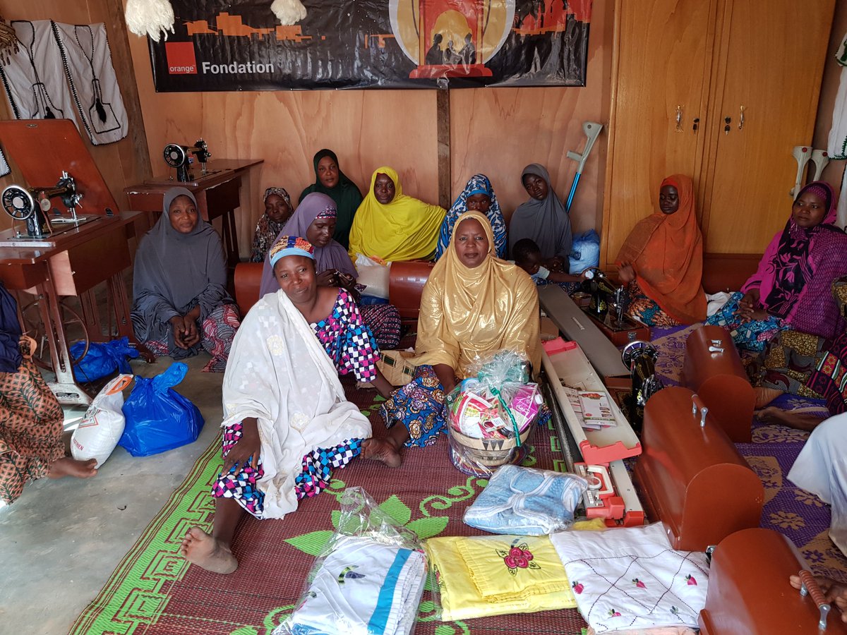 InoussaARIMA1's tweet photo. Cérémonie de remise par la Fondation Orange Niger de machines à coudre et d'équipements de couture aux femmes handicapées de Boukoki. https://t.co/PE9UZ4Jeu4