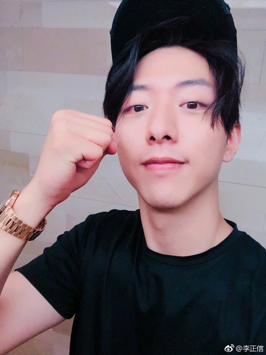cnbluesnaps's tweet photo. [JUNGSHIN WEIBO] LeeJungshin91: #高考加油#[嘻嘻][嘻嘻][嘻嘻][嘻嘻][嘻嘻][嘻嘻][嘻嘻][嘻嘻][嘻嘻] ​ https://t.co/iC0tQ8k36i #kpopsnaps https://t.co/1GkTn5B1Sw
