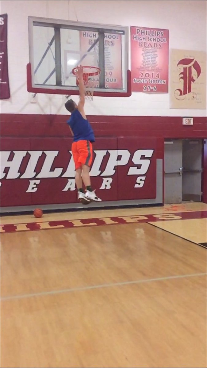 bngreen05's tweet image. One of the biggest accomplishments in my life! I never thought I would be able to do this because of my size and I was never really that athletic I just worked for what I have now. But I am now doing this going into my 10th grade year at only 5'8. It is a daily grind! #lmtless💪