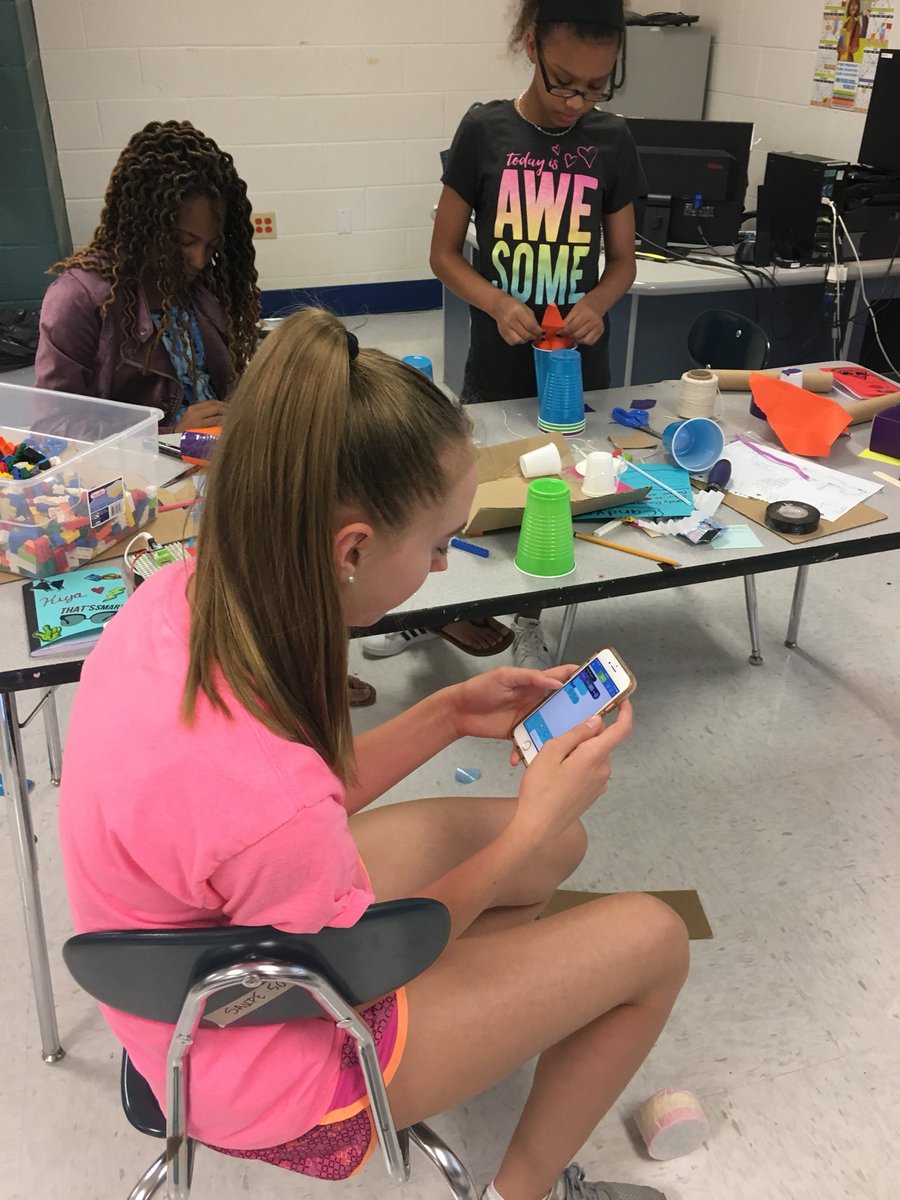 bjomeredith's tweet photo. Exploring energy transfer, electronics and Sphero programming in the final challenge!  There may be a little teamwork, problem solving and collaboration thrown in too ;). @RuthWorksTN 
#21stcenturyskills https://t.co/0ZSSMmvgwh