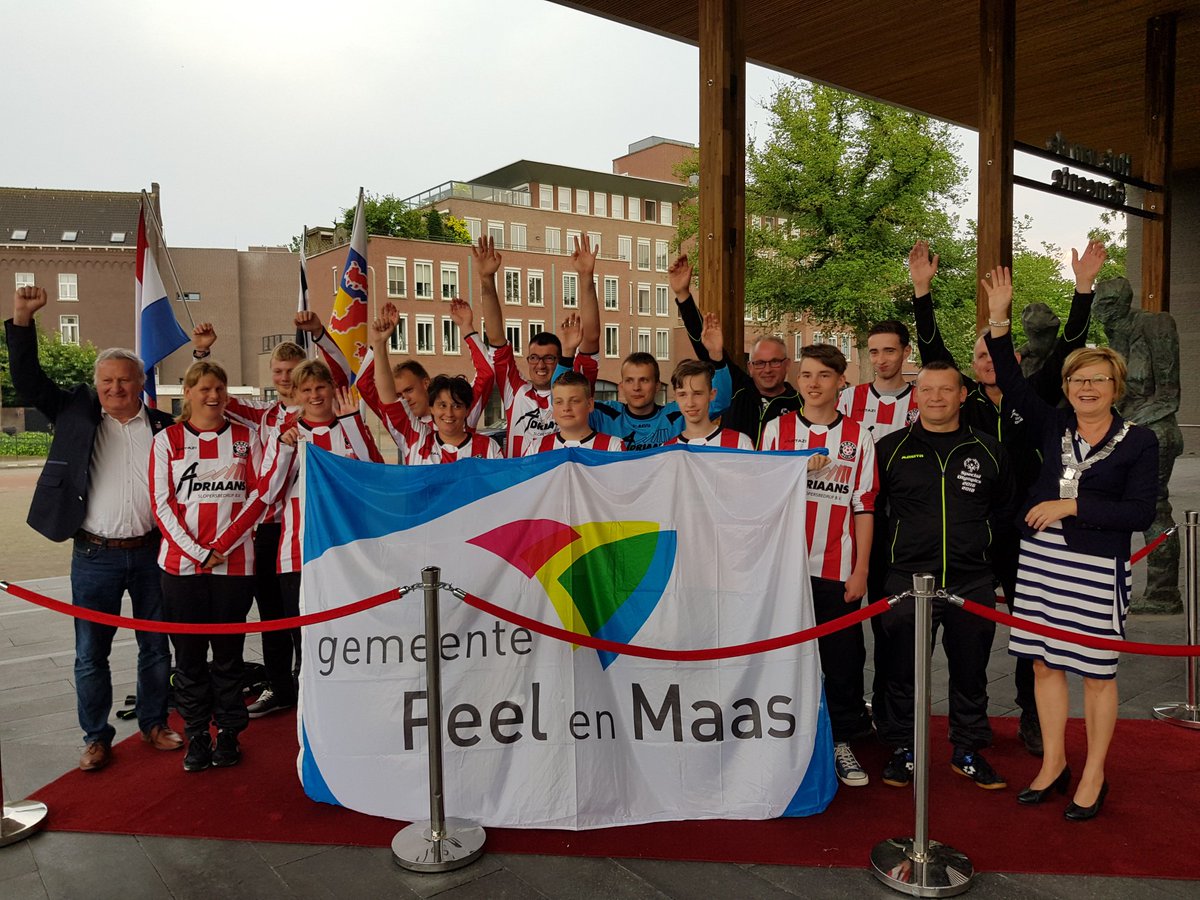 gempeelenmaas's tweet photo. G-voetbalteam #RKMSV uit Meijel naar Special Olympics 2018
Ontvangst deelnemers #SpecialOlympics in ons Huis van de Gemeente.
Het G-voetbalteam RKMSV veel succes toegewenst en jullie mogen de Peel en Maas vlag met trots dragen! https://t.co/CMhos7BLst
