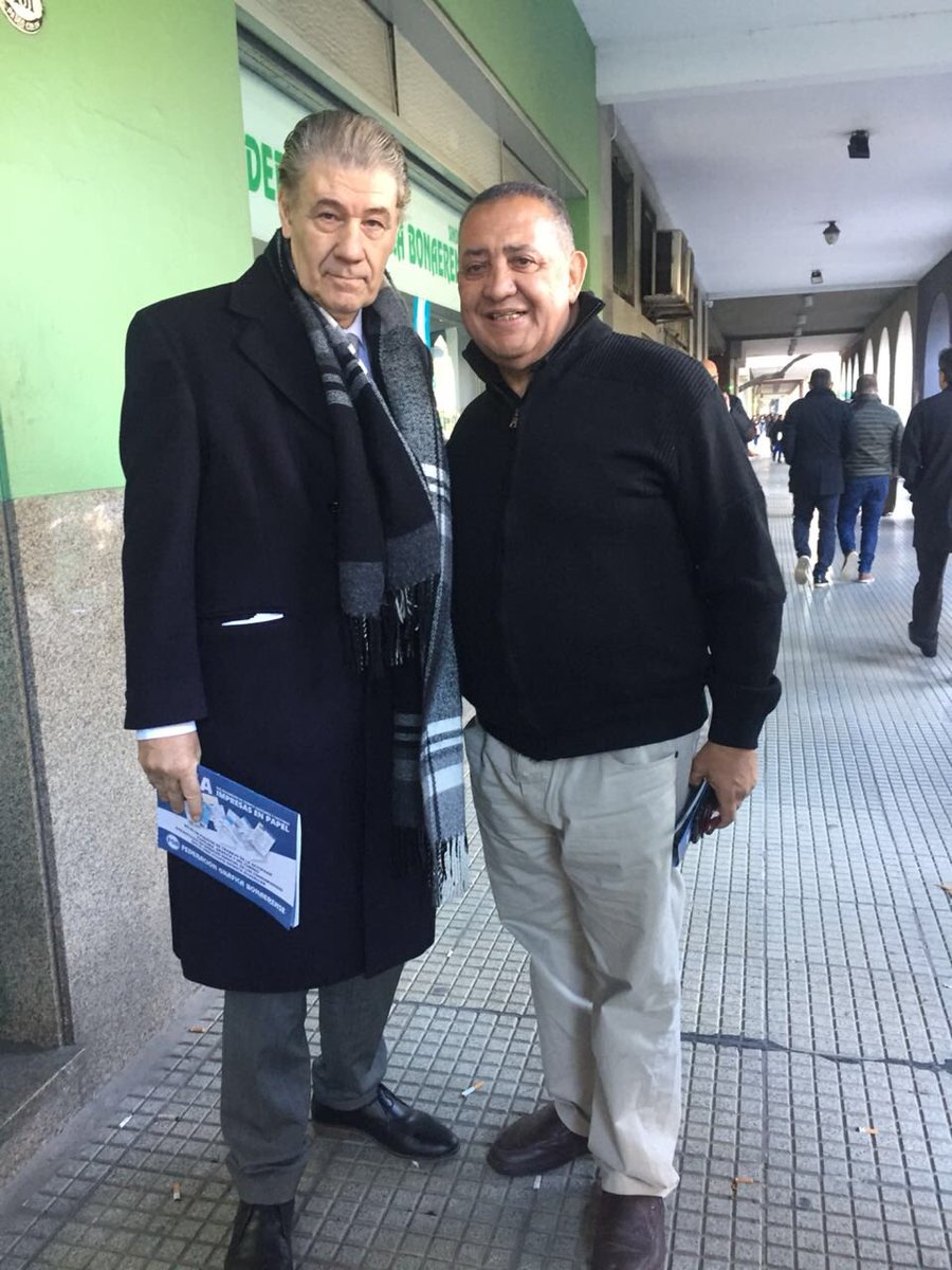 Luis_Delia's tweet photo. Ahora con ⁦@VHMok⁩ en la puerta de la Federación Gráfica Bonaerense asistiendo al "Foro por una Comunicacion Democrática Popular y Organizada" convocada por "Voces Libres del Pueblo" https://t.co/DShKjcrxvj