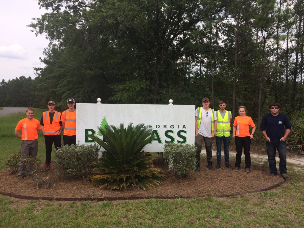 coastalpinestc's tweet photo. CPTC Timber Harvesting students enjoyed a tour at Georgia BioMass. Georgia BioMass is a great supporter of the Timber Harvesting & Forestry Programs at CPTC. Pictured are 2018 Timber Harvesting Participants from Cumbria, England & Will Freeman of Georgia BioMass. #cptc #Lrn2Live https://t.co/KrLfvCsNSZ