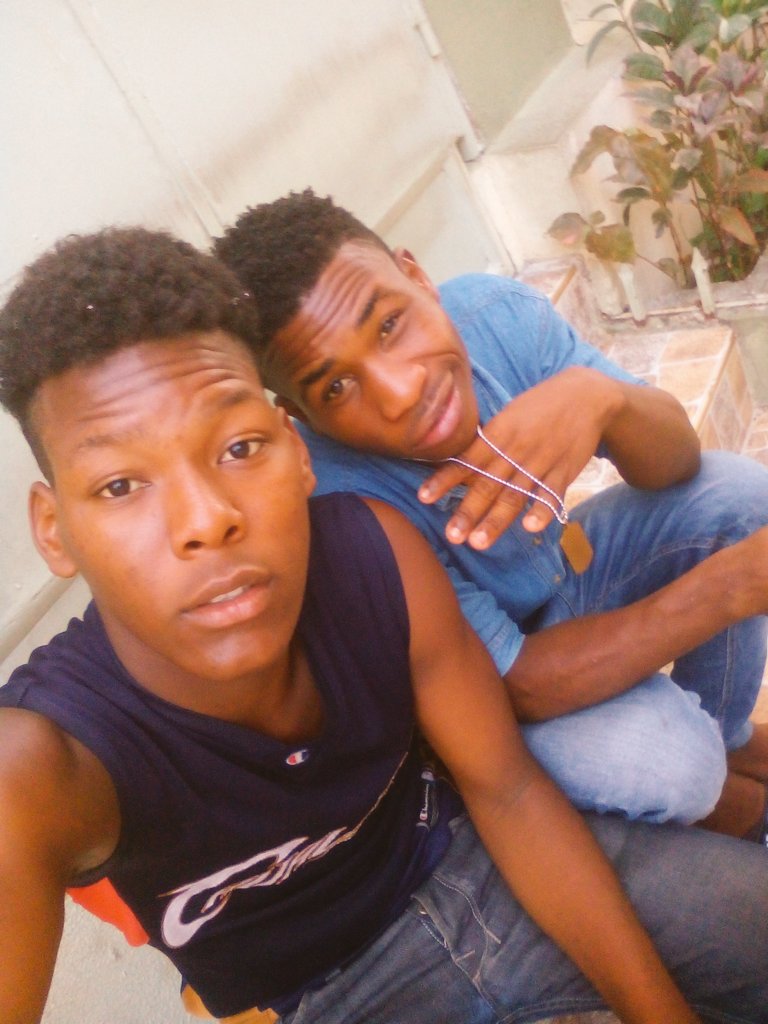 BlancJerry4's tweet photo. Vibe sou vibe  nap trip nan block nou byen red https://t.co/gvkdDshWby