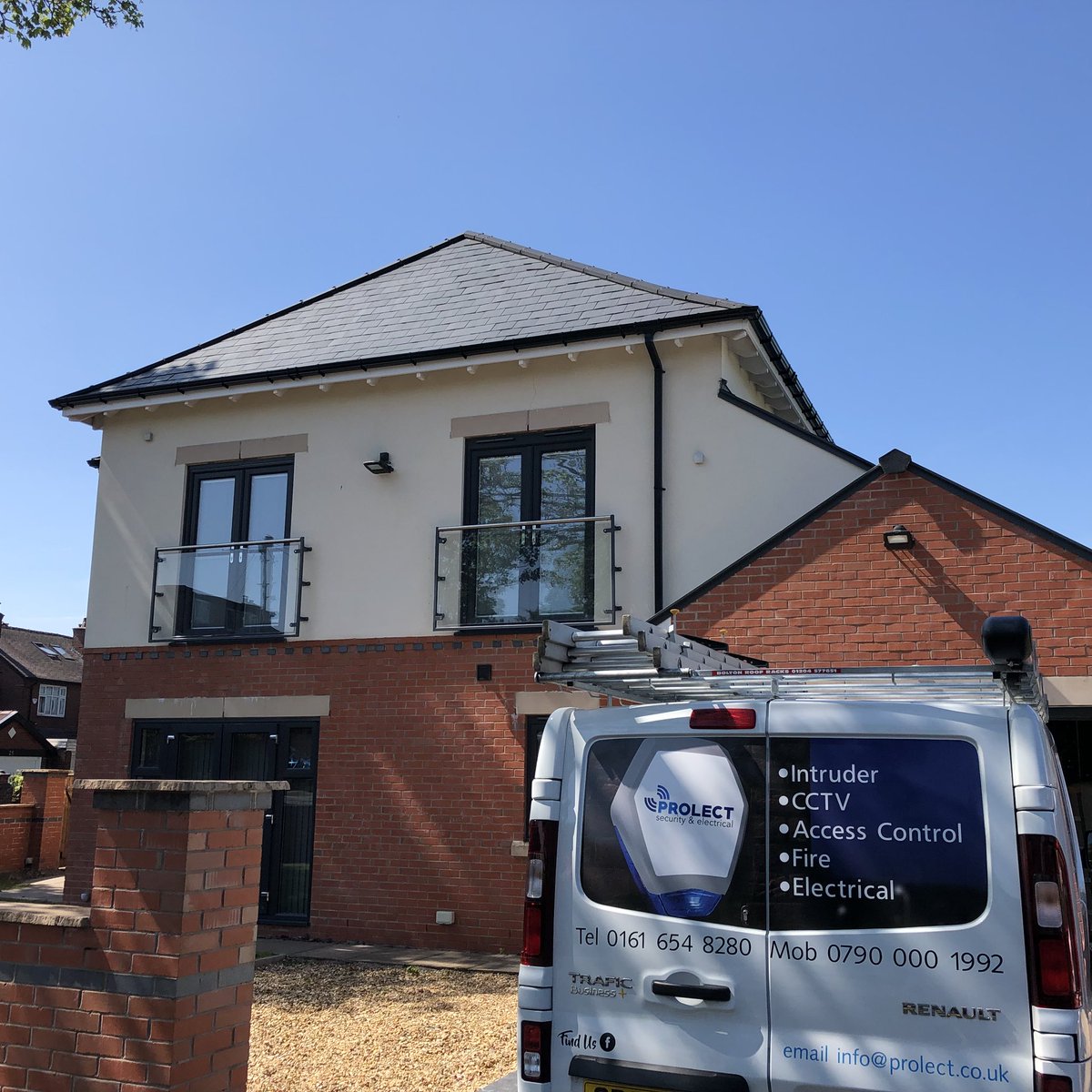 prolectsecurity's tweet photo. Today we upgraded a system to @TexecomLtd with the new #MicroShock sensors. Customer is delighted with the color match on the bifold doors. #security https://t.co/45dy7ZQ9p1