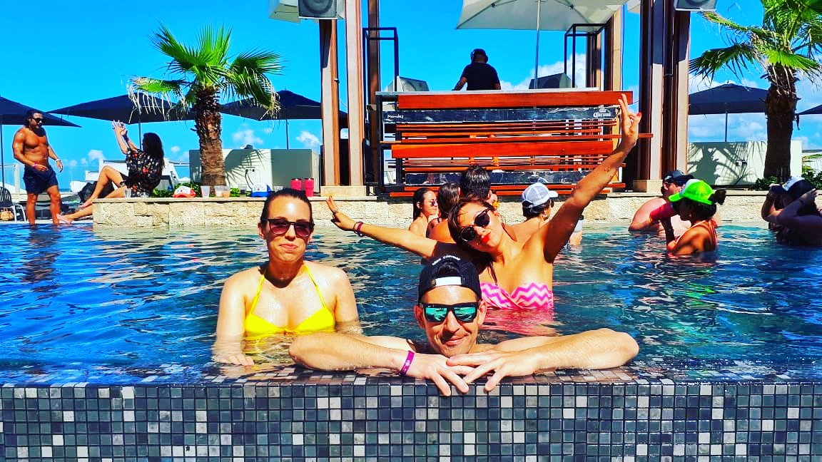 DIM3NSIONMUSIC's tweet photo. 🇪🇸 #TBT Playa Del Carmen con buena compañia! 😊❤️ @beatprocamp 
-
🇬🇧 #Tbt Playa Del Carmen with a good company! 😊❤️ @beatprocamp https://t.co/2nQvUGM3kI