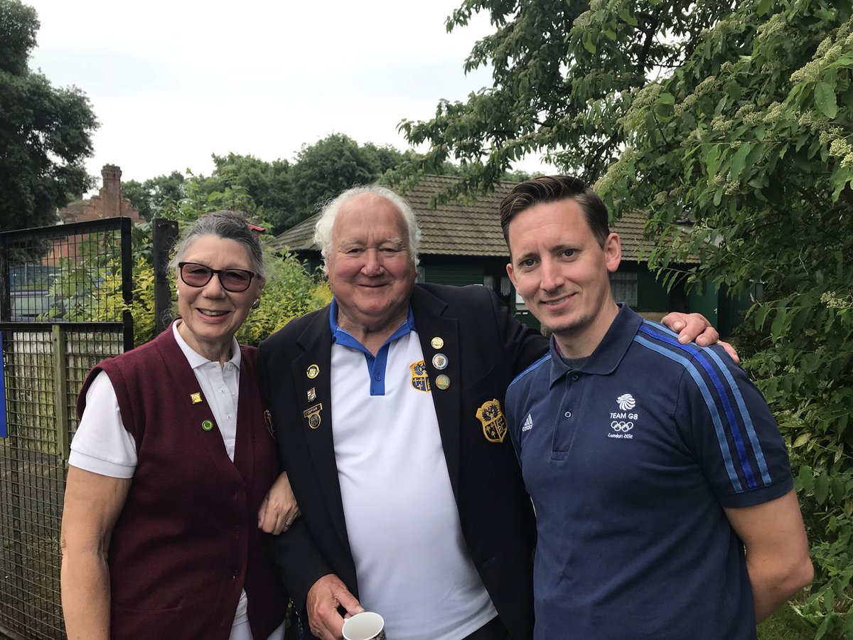 MinsuR's tweet photo. Great to join @oliverjlewis @FairfieldNiro and show them around (in my opinion) the best park in Croydon #ashburtonpark and @AshburtonHall #deliveringforcroydon @CroydonLabour https://t.co/fKk1Trw3Oj