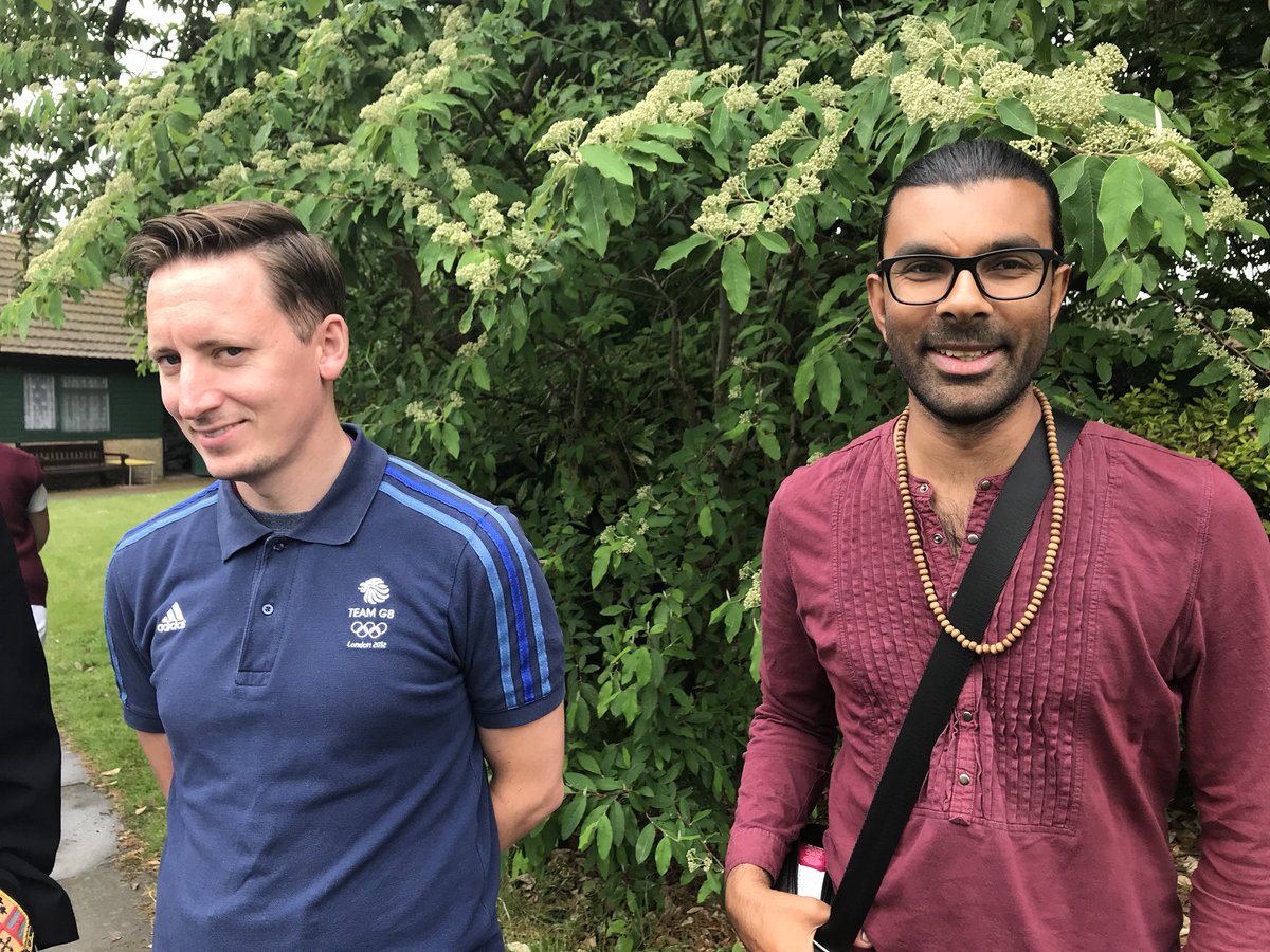 MinsuR's tweet photo. Great to join @oliverjlewis @FairfieldNiro and show them around (in my opinion) the best park in Croydon #ashburtonpark and @AshburtonHall #deliveringforcroydon @CroydonLabour https://t.co/fKk1Trw3Oj