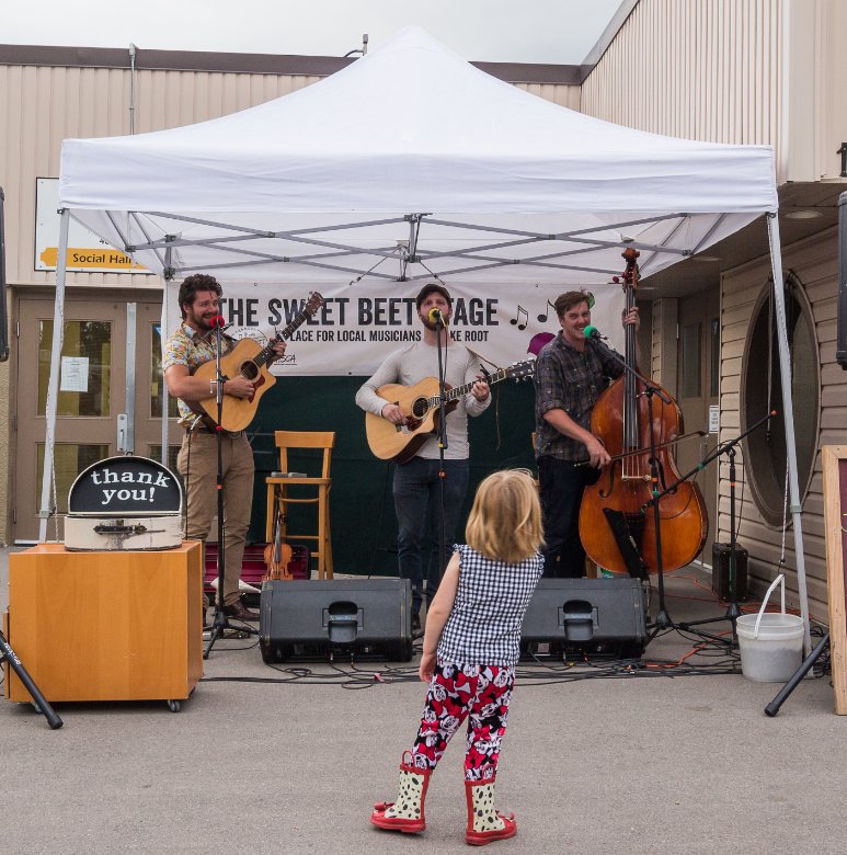 Are you a performer looking to take root in Calgary? We have a wonderful, warm, welcoming community ready to hear you play! Get in touch with us if you would like to be part of our entertainment line-up this summer. #hsfmfamily #knowyourgrower #hscayyc