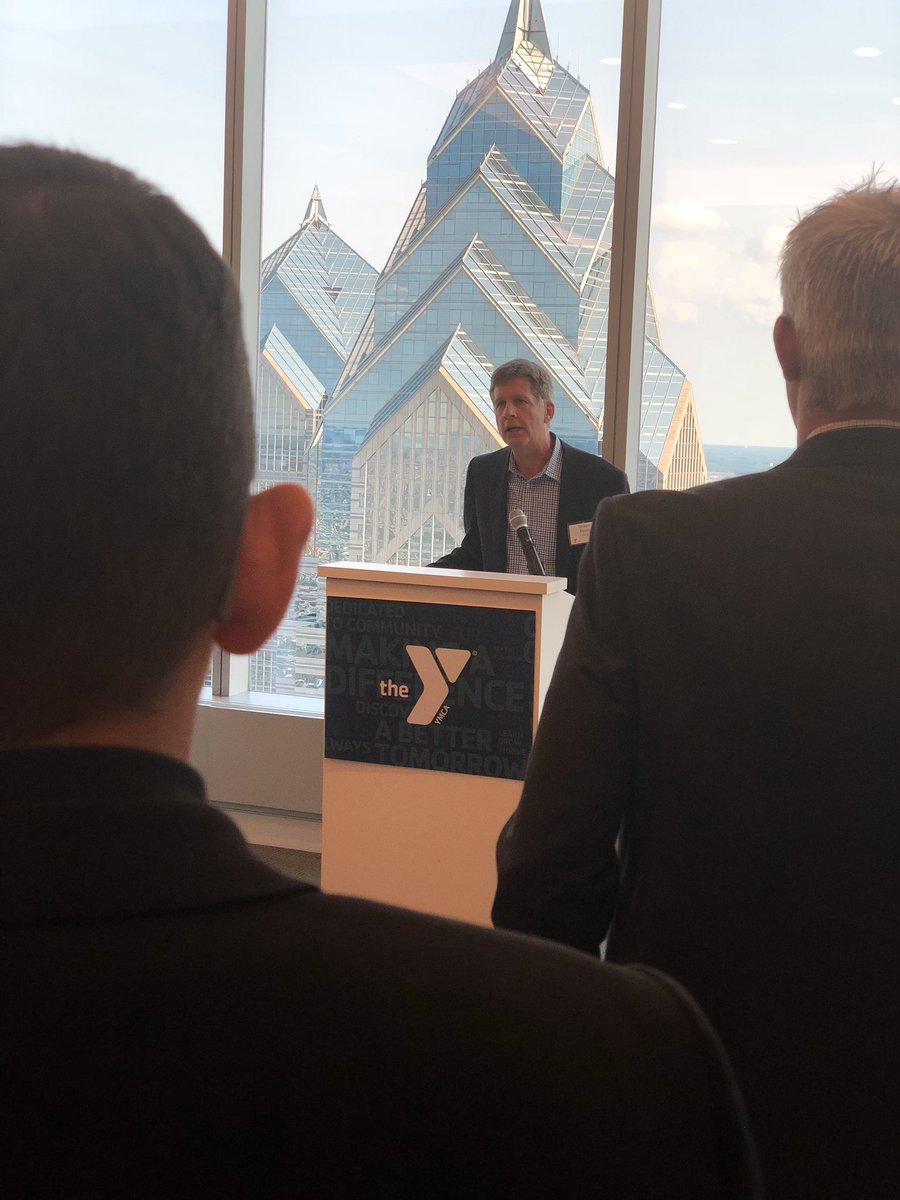 LCBacigalupi's tweet photo. Our CEO @selliottYMCA honoring Ronald Bradley at ourY Achievers  event. https://t.co/WPnwGkAzoP