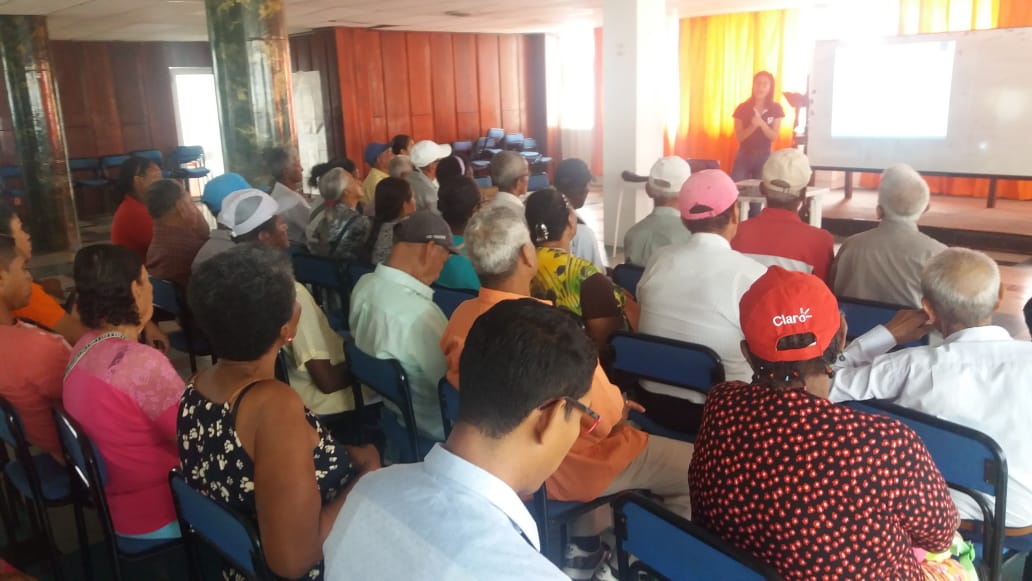 malu_rojas's tweet photo. #SRIEsmeraldas explicó beneficios y requisitos para la Devolución de IVA del adulto mayor a un importante número de beneficiarios. https://t.co/vShluaZRNU