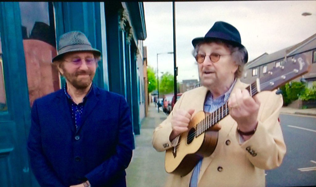 sanshui596's tweet photo. Back where it all began, Chas n Dave at The #BishopBonner #pub in #BethnalGreen.#london
#ChasandDave an English #poprock #duo, #creators & #performers of a #musicalstyle labelled #rockney, mixing pub #singalong, #musichall #humour, #boogiewoogie #piano & #preBeatles #rocknroll". https://t.co/QpUNPGo4Ao