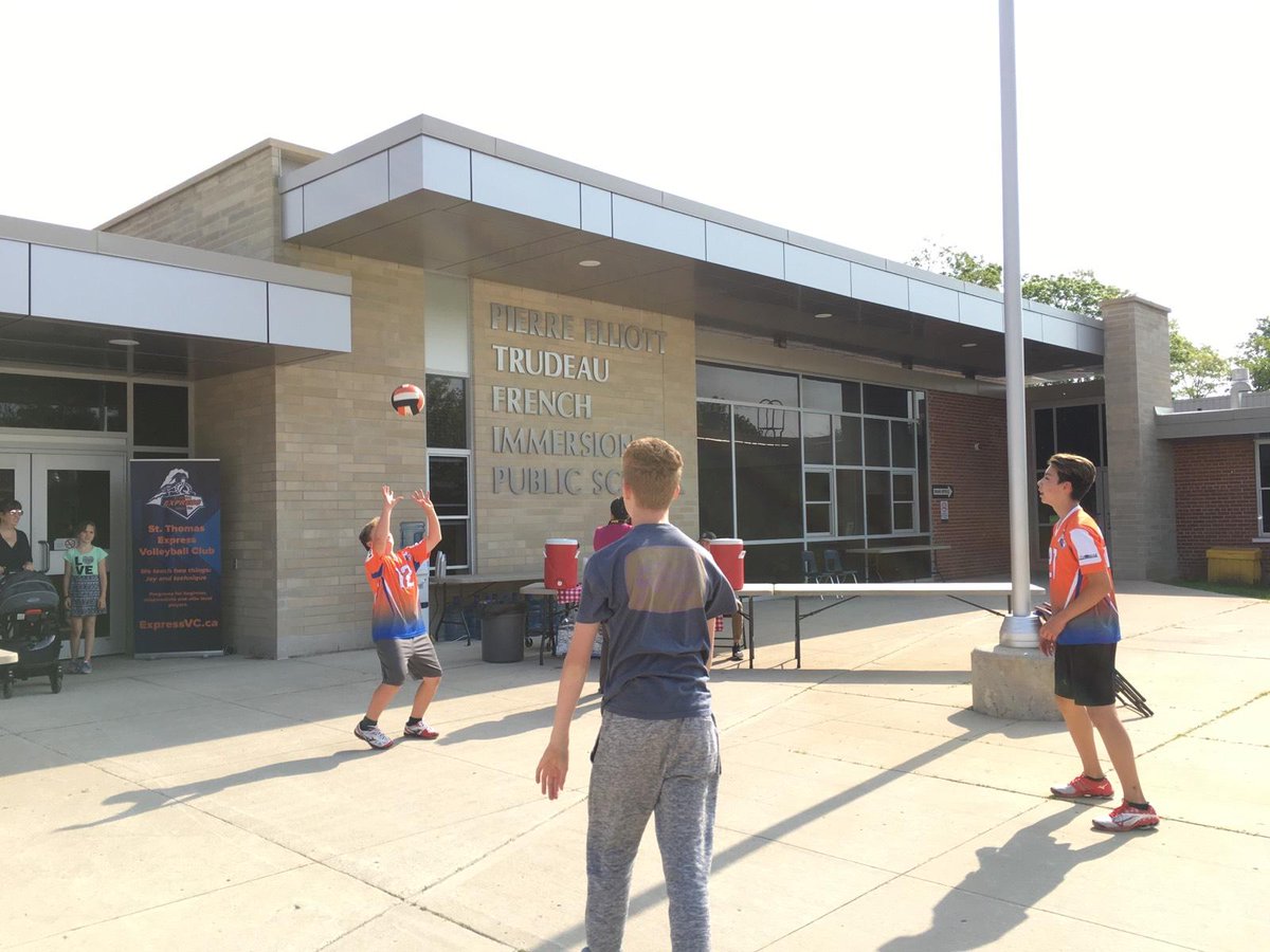 express_vc's tweet photo. #ExpressVC showing students at Pierre Elliott Trudeau French Immersion School what we are all about at their year end BBQ. #stthomasontario #stthomasexpress #volleyball #stthomasproud #volleyballboys #volleyballgirls #sttont #joyandtechnique #stevc #trudeaufi @trudeaufi https://t.co/ccpoV7LcCj