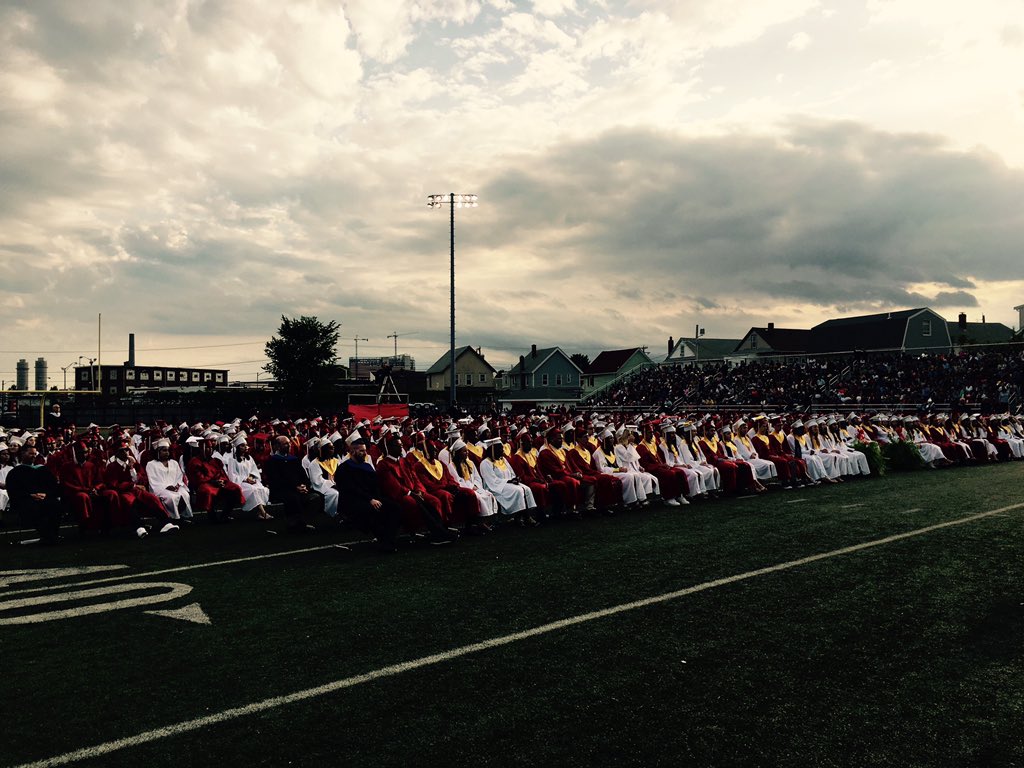 Mayor_DeMaria's tweet photo. Congratulations to the EHS Class of 2018! I wish each of you,
all of the success in the world! We are all so proud! @EverettEdge2018 https://t.co/UjtdgAKit5
