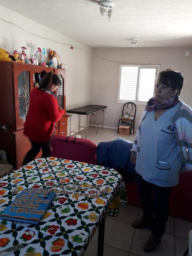 AmpliandoFdB's tweet photo. Hoy llevamos a cabo una jornada de atención odontológica en el Barrio Qom de Casiano Casas y Sorrento en conjunto con el Instituto Universitario Italiano de Rosario (IUNIR) junto a otras mujeres del barrio, muchas de las cuales son madres solteras y/o se encuentran desempleadas. https://t.co/yaee8A7oRt