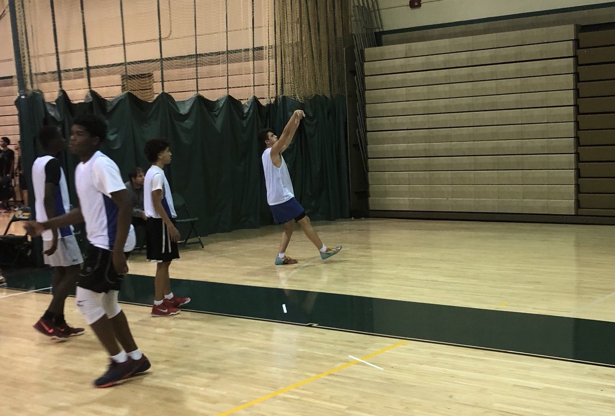 CoachQuigs's tweet photo. Cross Paratapas (6’3/SG/2019) is coming off a great year with Grandview Prep averaging 18ppg with 94 3 Point FG Makes, needs no time or space to get his shot off - Running with Ft Lauderdale this week @PalmBeachMBB Team Camp https://t.co/x23uHvDk33