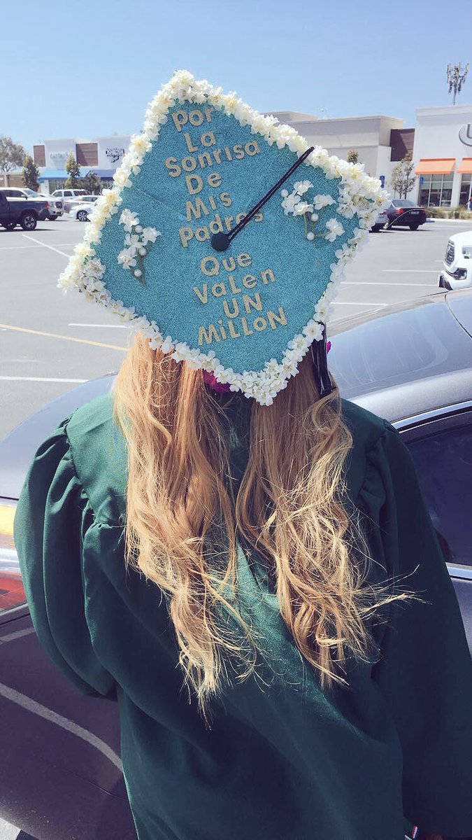 jcgovc's tweet photo. class of 2k18 🍾🎓#pvhs2018 https://t.co/HN0wSJZgkv