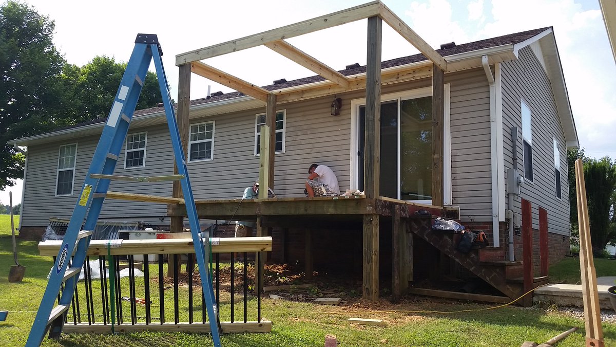 mintaburst's tweet image. Pergola going up! I want to helppp! 💪🛠🔨 #DIYProblems