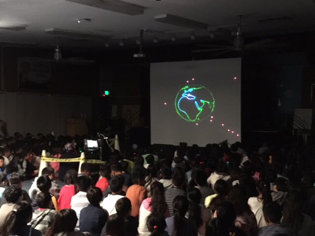 WSDHaydenHawks's tweet photo. Our Hawks are learning about lasers today! They love the show! #wsdhaydenhawks #prismaticmagic https://t.co/kkEEr0xCaO
