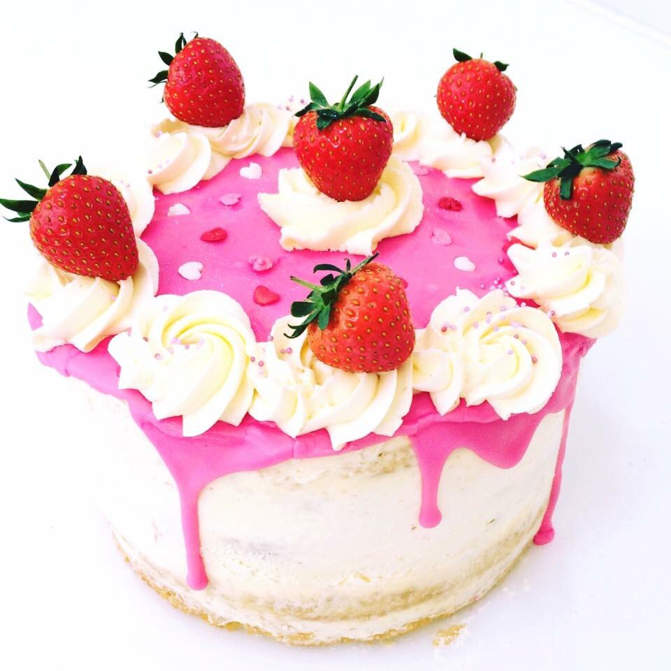 Strawberry season! 💕#PYO #cake #britishstrawberries