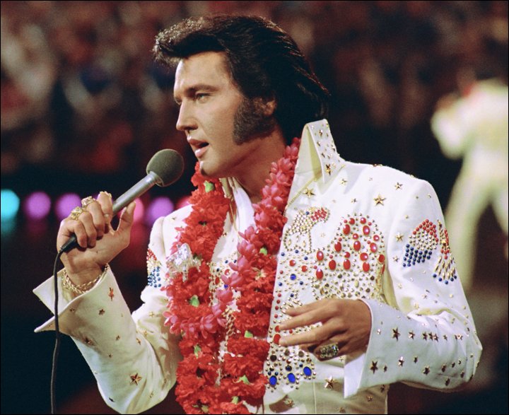 Broadway In Chicago on Twitter: "#FlashbackFriday to @ElvisPresley performing his ALOHA FROM HAWAII concert in 1973. Fun fact: this concert was broadcast live via satellite in over 40 different countries around the
