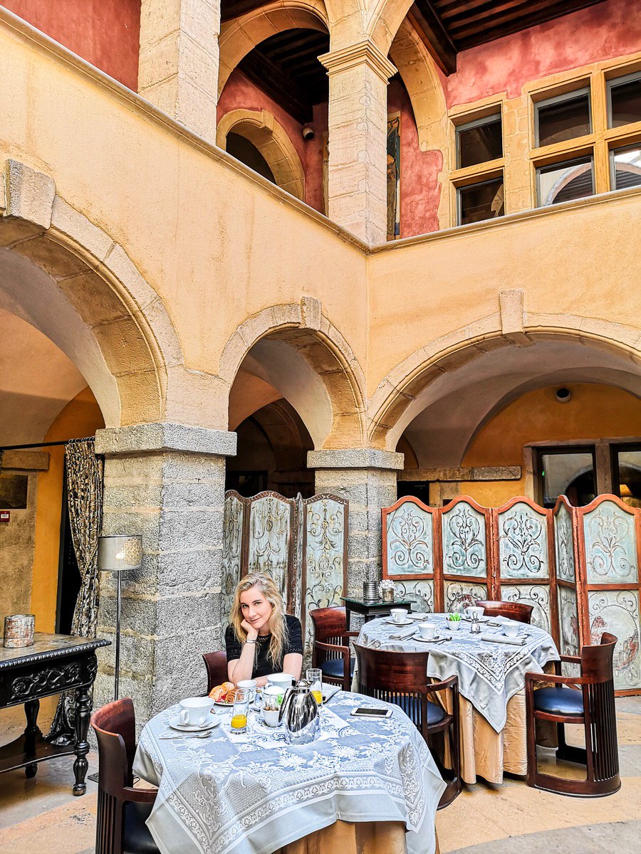 <New post> Mon séjour à Cour des Loges à Lyon <a href="/mhsibuet/">Maisons&HotelsSibuet</a> camilleetlesgarcons.com/2018/06/courde…