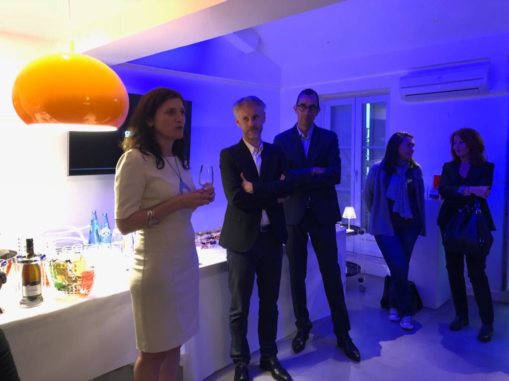 FratelliGuzzini's tweet photo. Ospiti di @iGuzziniFrance, indaghiamo il tema della luce nei paesaggi estremi con @chiaraview! #ATWFR #LightIsFreedom https://t.co/ryHTD5QDyi