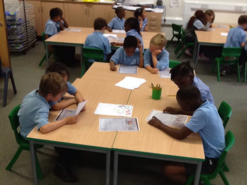 2_beecroft's tweet photo. We enjoyed reading letters from Zimbabwe. We loved finding out what it's like living there helped by some lovely posters. We'll send ours soon! @GSangwine @BritishCouncil #internationalschools #onewayschoolzimbabwe https://t.co/QzGNgvd4tA