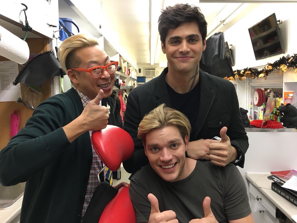 LdcLiza's tweet photo. I can’t to say goodbye them. #PickUpShadowhunters #SaveShadowhunters https://t.co/VKtuX9DFYf