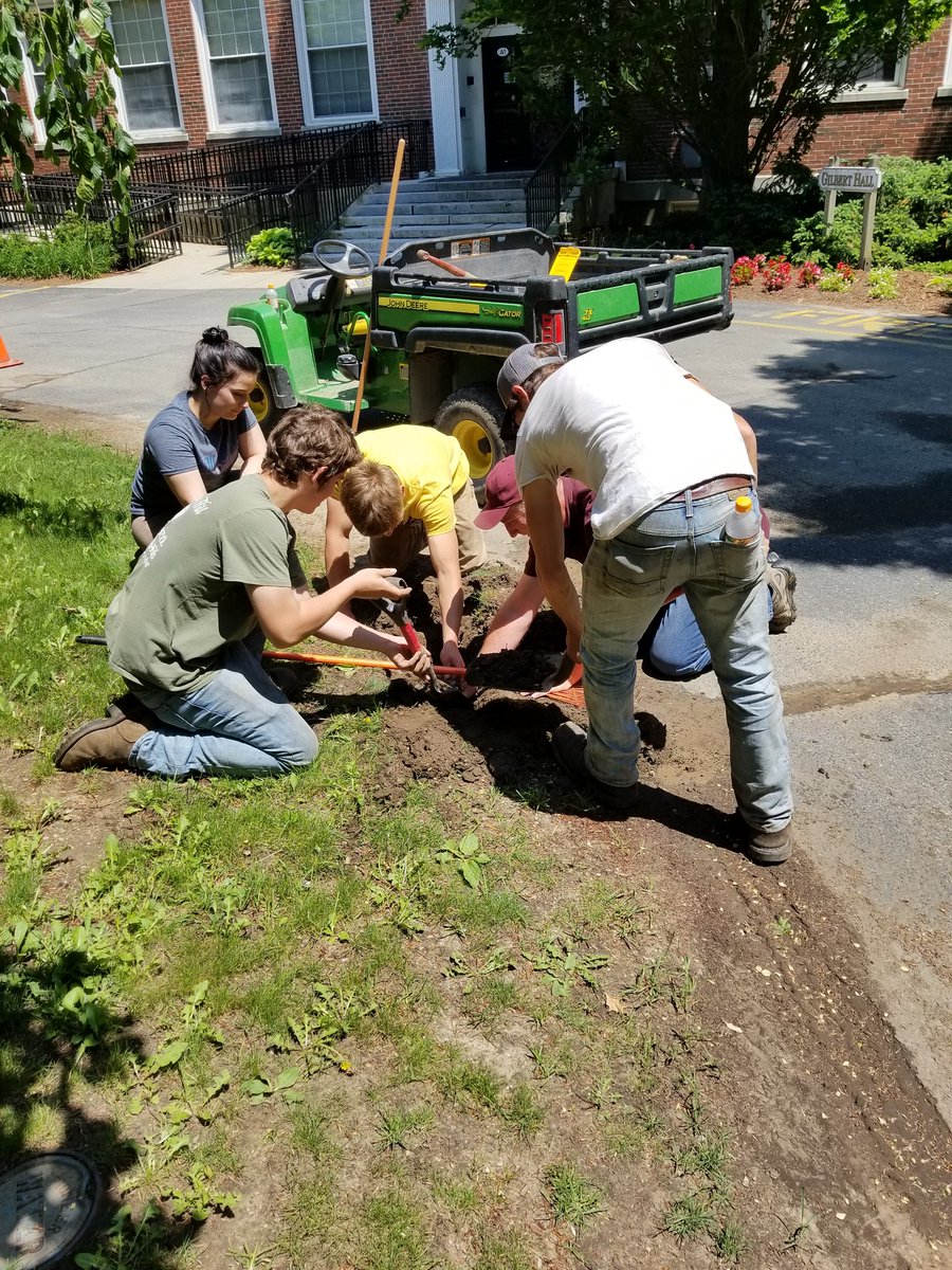BristolAggie's tweet photo. After a difficult winter Landscape is working to fix the irrigation around the circle outfront! Nice work #BAPRIDE #BAWork https://t.co/Mb2Tb3XSxq