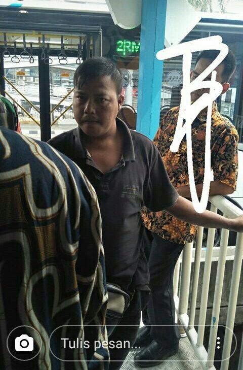 Ini gua ss dari story temen gua, please be carefull guys, terutama buat yang perempuan, yg sering pake TJ. Gua harap kejadian kek gini gak kejadian sama kalian.