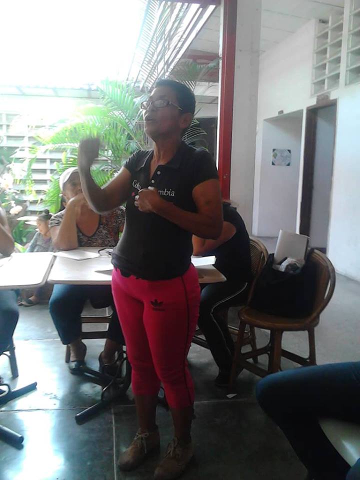 comuna27FyT's tweet photo. CLAP y Comuna 27 de Febrero en mesas de trabajo para organizar un  trabajo mancomunado sobre la venta programada de abastecimiento de  alimentos dentro del Abasto Bicentenario @luiscarPSUV https://t.co/lOLVXRcjoj