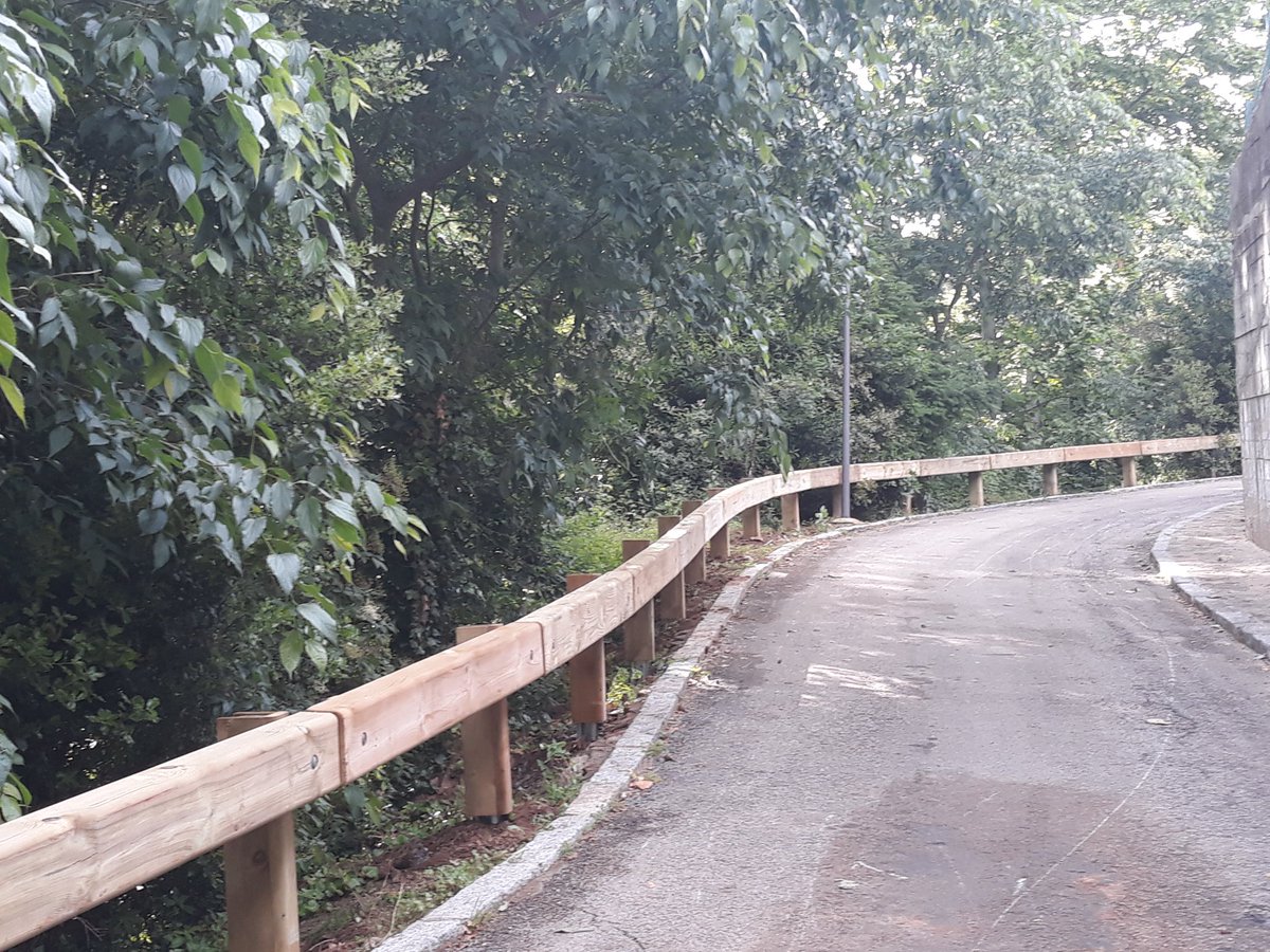 RosellRobert's tweet photo. Barrera mixta de fusta i acer homologada i #PEFC . Es una opció segura i esteticament molt integrada , amés es una manera de incentivar el consúm de fusta a la construcció.. #boscos #arbucies. https://t.co/bOppt3WpjV