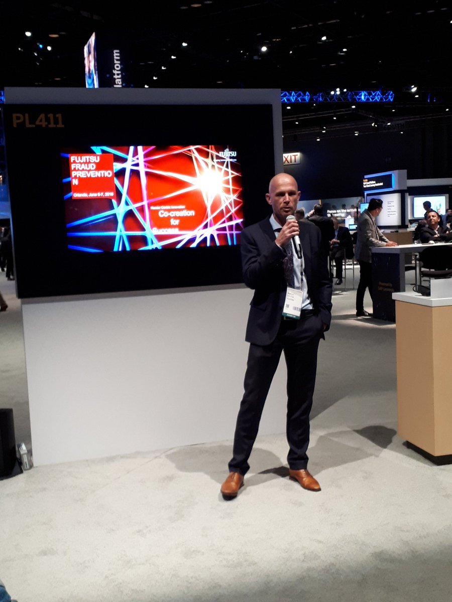 Michael_TStraub's tweet photo. #SAPPHIRENOW Session about retail fraud prevention. Fujitsu is presenting its huge retail competence based on SAP HANA analytics. https://t.co/VmtLNIFPl7